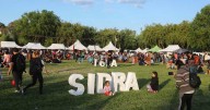 Día 1 del Festival de la Sidra 2025 en Roca: horarios, stands y el cierre de la noche con La Delio Valdez