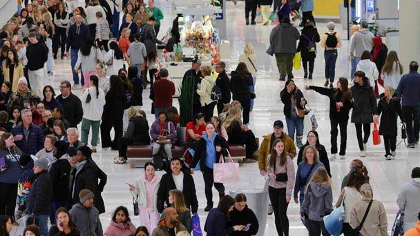 Automovilistas tardan hasta cuatro horas en cruzar puentes internacionales por Viernes Negro