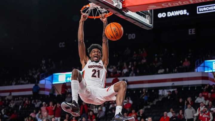 A dunking debut for Georgia's Jake Wilkins in front of dad Dominique