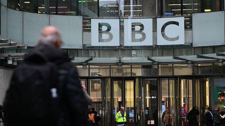 La BBC defiende su “periodismo imparcial” mientras Trump amenaza con una demanda por difamación de $1,000 millones de dólares