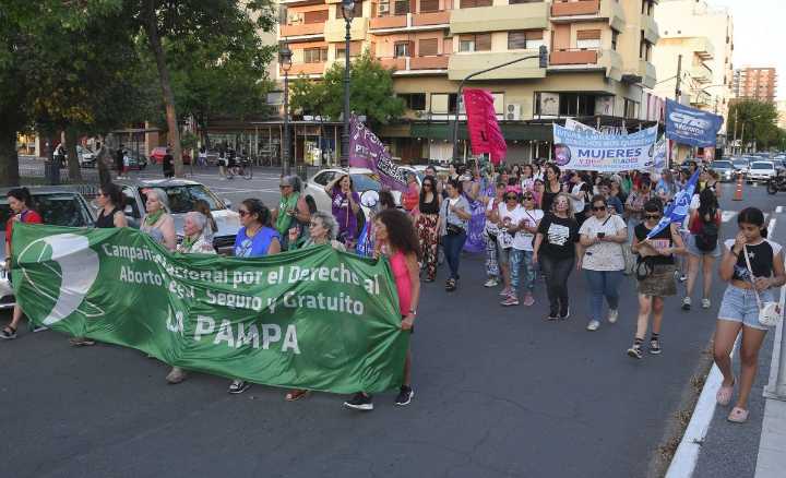 Marcha por el Día contra la Violencia hacia Mujeres: “El Estado deja a víctimas sin amparo”
