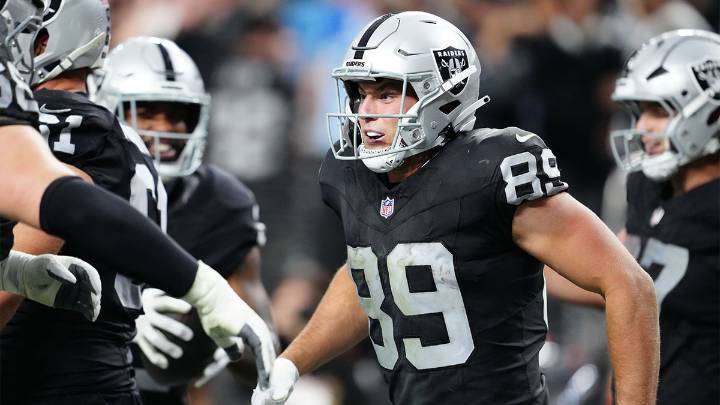Raiders’ Brock Bowers announces return from injury with 1