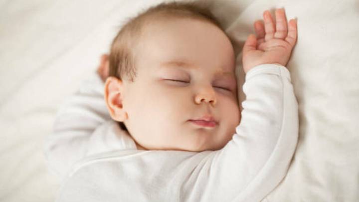Los trucos que aplica una matrona para dormir al bebé de forma rápida: "Van a cambiar 100%"