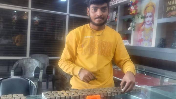 Kanpur Paan Seller Saves Over ‘Rs 1L In Coins’ For Wife’s Gold Chain: ‘Pati Ko Bataya, Woh Bole AI Hai’