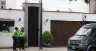 Advierten las consecuencias de que ingresen a la fuerza a Embajada de México