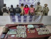 Detienen a tres personas durante cateos en Pinotepa Nacional; aseguran drogas y armas