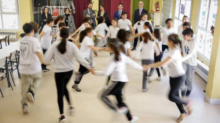 Los colegios de Madrid amplían las clases de danza a 28.000 alumnos para acercarles el folclore y atacar la obesidad