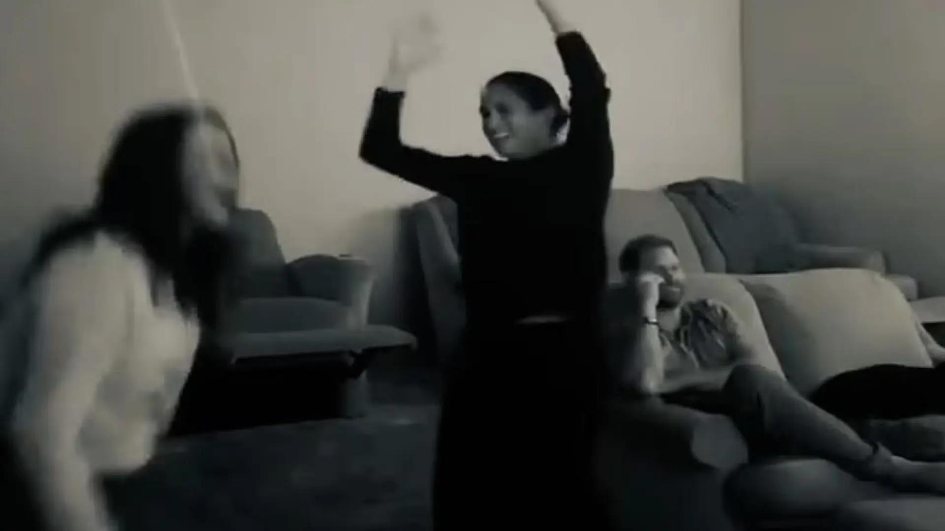 Críticas al vídeo de Meghan Markle celebrando el título de los Dodgers de béisbol ante un Harry impasible