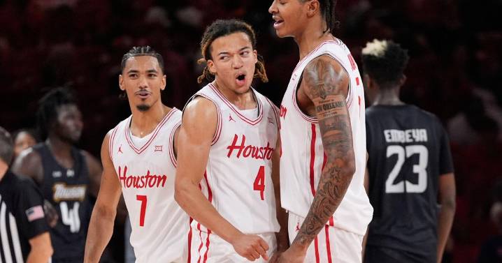 No. 1 Houston leapfrogs Purdue in AP Top 25 despite fewer first