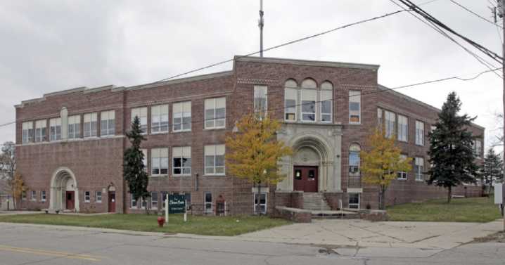 MEDC & state government set to turn Lake Orion High School into 89 housing units