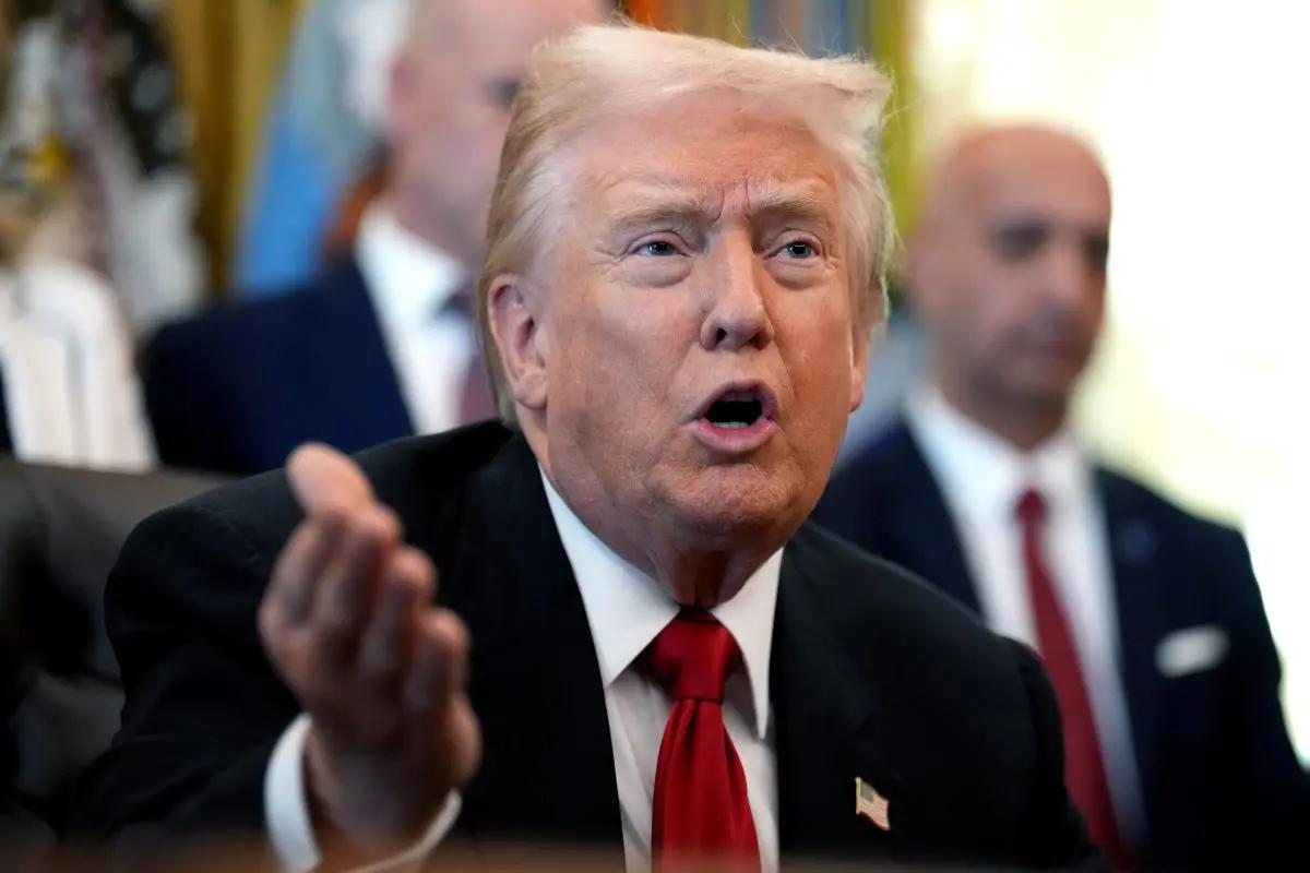 Trump insulta a reportera al ser cuestionado por afganos y tiroteo en Washington: “Eres una estúpida”