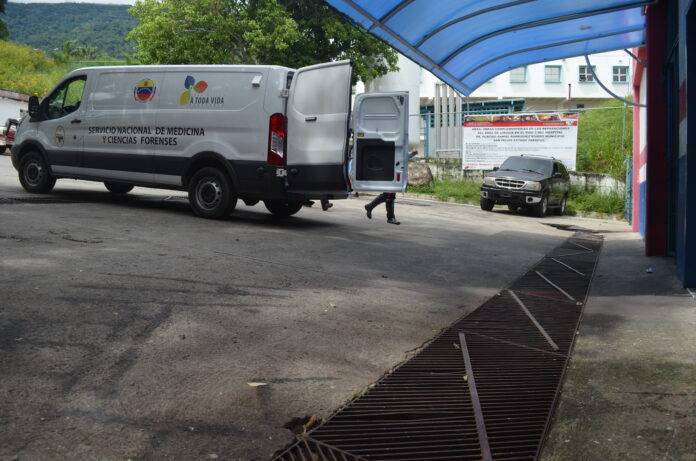 Una estudiante de la GNB parió en un baño y tiró al recién nacido a la basura