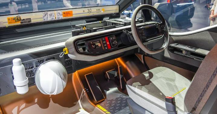 Toyota HiAce and Kayoibako concepts preview next