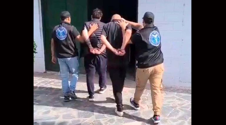Enviaron a la cárcel a dos hombres que manejaban un centro de venta y distribución de drogas en Villa de Merlo y que tenían marihuana valuada en más de 13 millones de pesos