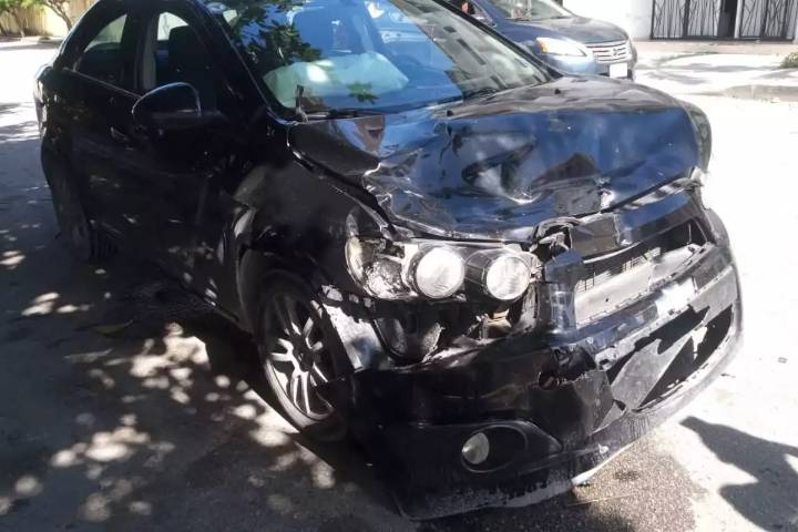 Fuerte accidente deja a motociclista gravemente herido en la colonia Ejido de Cancún