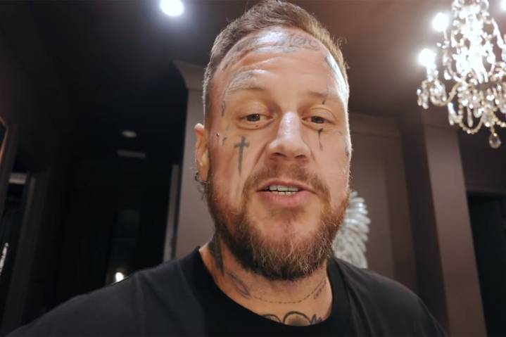Jelly Roll Tears Up Over Grammy Nominations & Debuts Beard-Free Face: ‘I Look Like a Ninja Turtle’