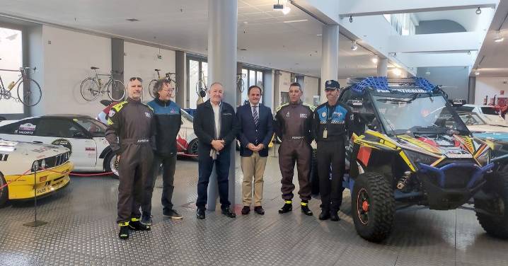 El Museo de Historia de la Automoción despide al equipo salmantino del Fenek Rally 2025