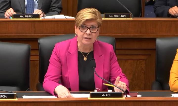 Nellie Pou lidera reclamo a favor de restituir los fondos para instituciones universitarias hispanas