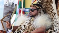 La vida singular del rey zulú: tres bodas, un plantón y sus hermanos ausentes en su último casamiento