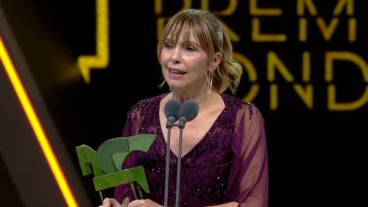 Alejandra Herranz se emociona recordando a su madre al recoger el premio