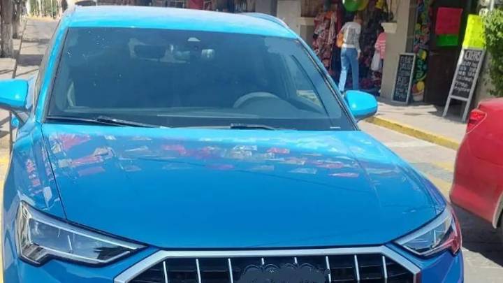 Detienen a mujer que estuvo a punto de atropellar a unos motociclistas