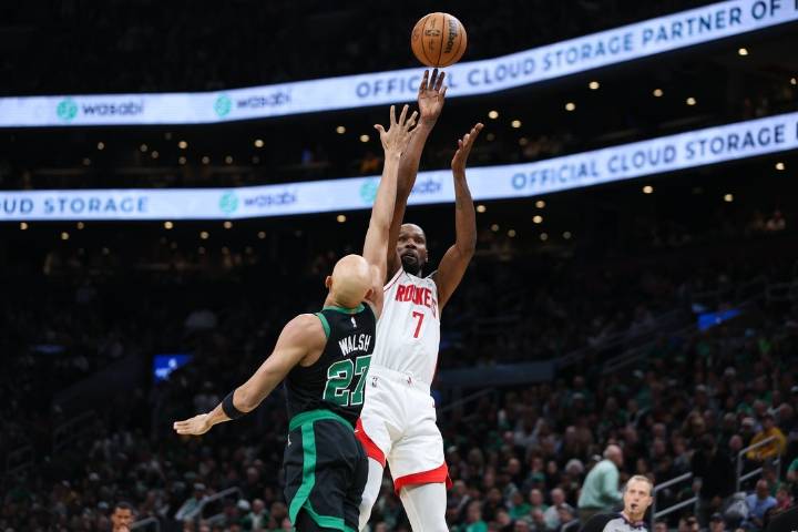 Deadspin | Hot-shooting Rockets take aim at banged-up Mavericks