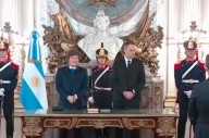 Javier Milei tomó juramento a Manuel Adorni como nuevo jefe de Gabinete: "Con todo eh", arengó el Presidente