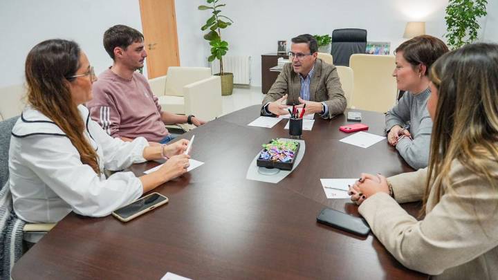 Gallardo propone integrar los programas de atención a las familias en los servicios de base