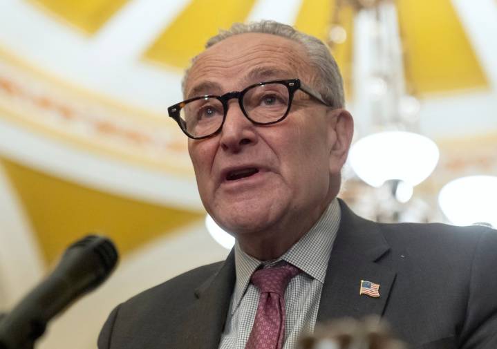 Chuck Schumer rechaza acuerdo para poner fin al cierre de gobierno: “Trump nos tomó como rehenes”