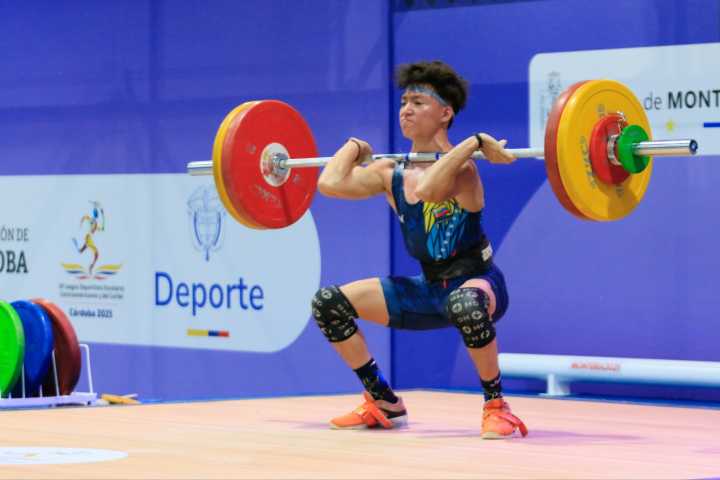 Halterofilia escolar con jornada perfecta en los Juegos Centroamericanos y del Caribe