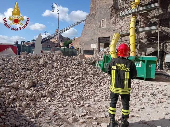 Tragedia en Italia: Muere el trabajador que quedó atrapado tras el derrumbe de una torre medieval en Roma