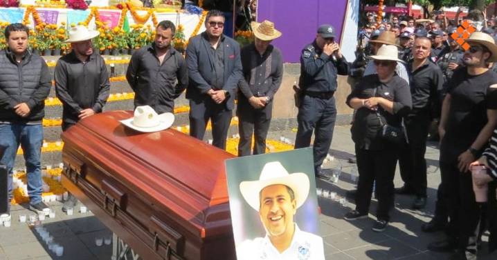 ‘Fuera, asesino’: Insultan y corren a gobernador de Michoacán en el funeral de Carlos Manzo (video)