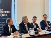 En Washington. Tras su reunión para avanzar en el acuerdo comercial con EE.UU., Quirno es recibido por el secretario de Estado