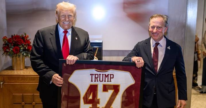 Trump asiste a un partido de la NFL y es abucheado por miles de personas
