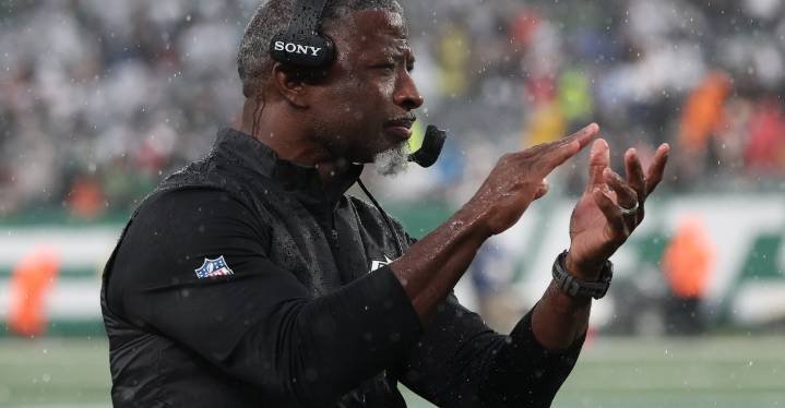 Aaron Glenn isn’t naming his starting quarterback for Thursday Night Football against the Patriots