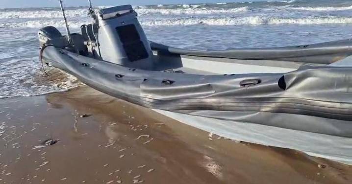 Una narcolancha sorprende en la playa Victoria de Cádiz en medio de la borrasca 'Claudia'