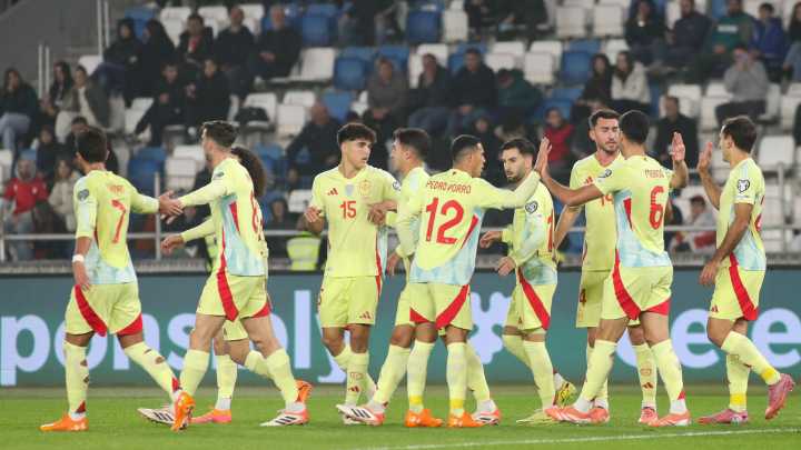 España, con pie y medio en el Mundial pero no matemáticamente: caer por siete goles le dejaría en la repesca