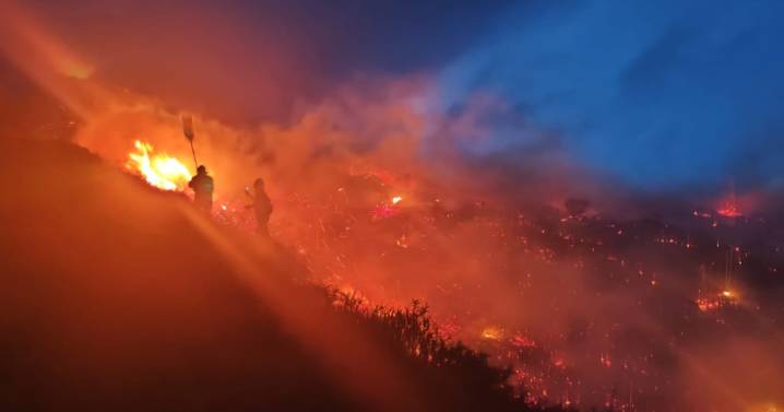 Bomberos en alerta máxima: así combaten los incendios que afectan Cantabria