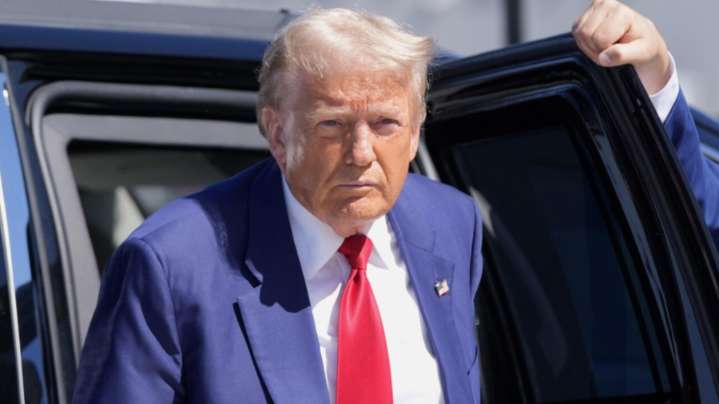 Trump reacciona a la dimisión del director general de la BBC