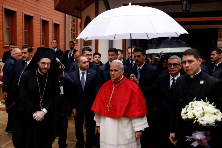 Pope visits Istanbul's Blue Mosque without praying as he focuses on Christian unity