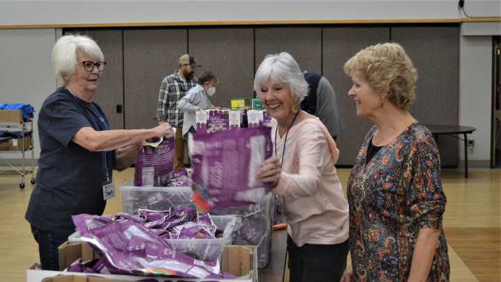Volunteers prepare 1,064 McBackpack food bags for PSD students