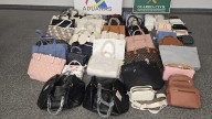 Decomisados en el puerto de Vigo 60.000 bolsos falsificados de marcas de lujo ocultos en tres contenedores procedentes de China