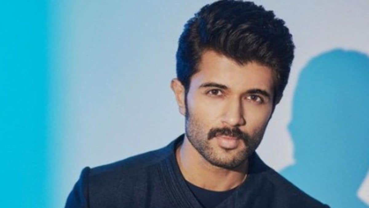 Actor Vijay Deverakonda Questioned By Telangana SIT In Online Betting App Case