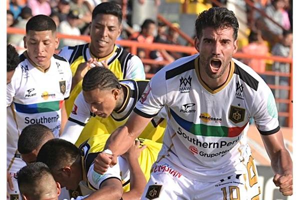 ¡MOQUEGUA SE VISTE DE FÚTBOL! ESTE DOMINGO ALIENTA AL CD MOQUEGUA EN LA FINAL DE LA LIGA 2