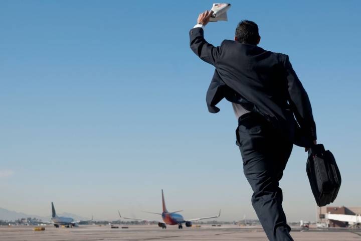 2 Late Passengers Allegedly Break Glass and Run Onto Tarmac to Try to Catch Flight