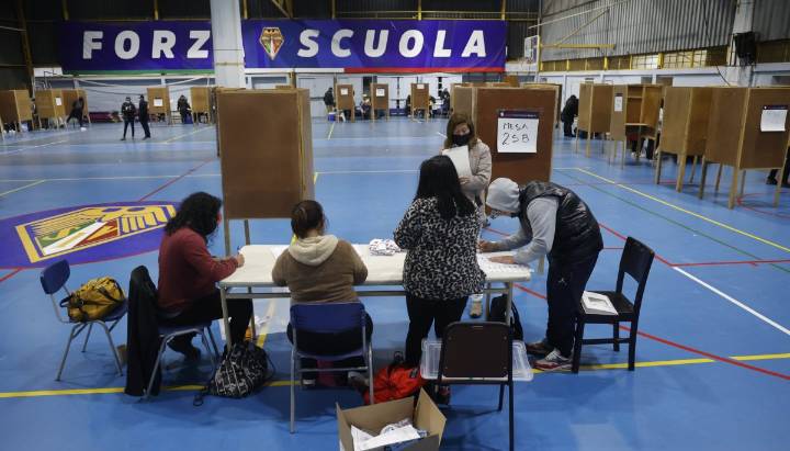 Mineduc reitera oficio para evitar suspensión de clases en locales de votación