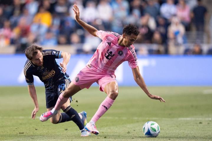 Union sign Indiana Vassilev to a new deal