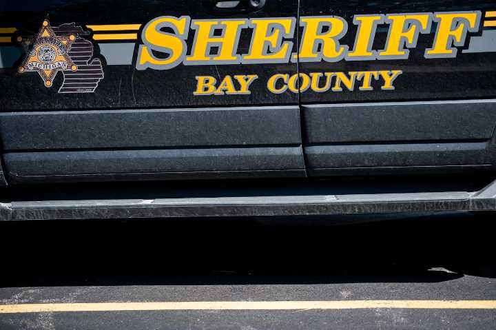 Flint man charged with assaulting deputies during Meijer theft escape