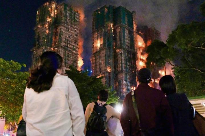 Claves del incendio ya controlado en rascacielos en Hong Kong que ha dejado 65 muertos