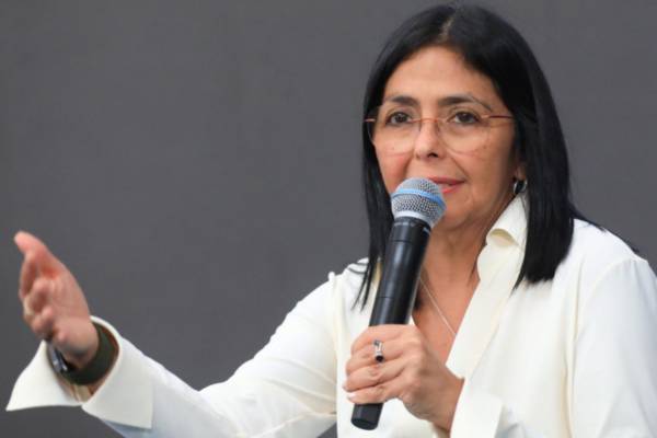 Delcy Rodríguez informa que un millón 300 mil emprendedores obtuvieron financiamiento gubernamental
